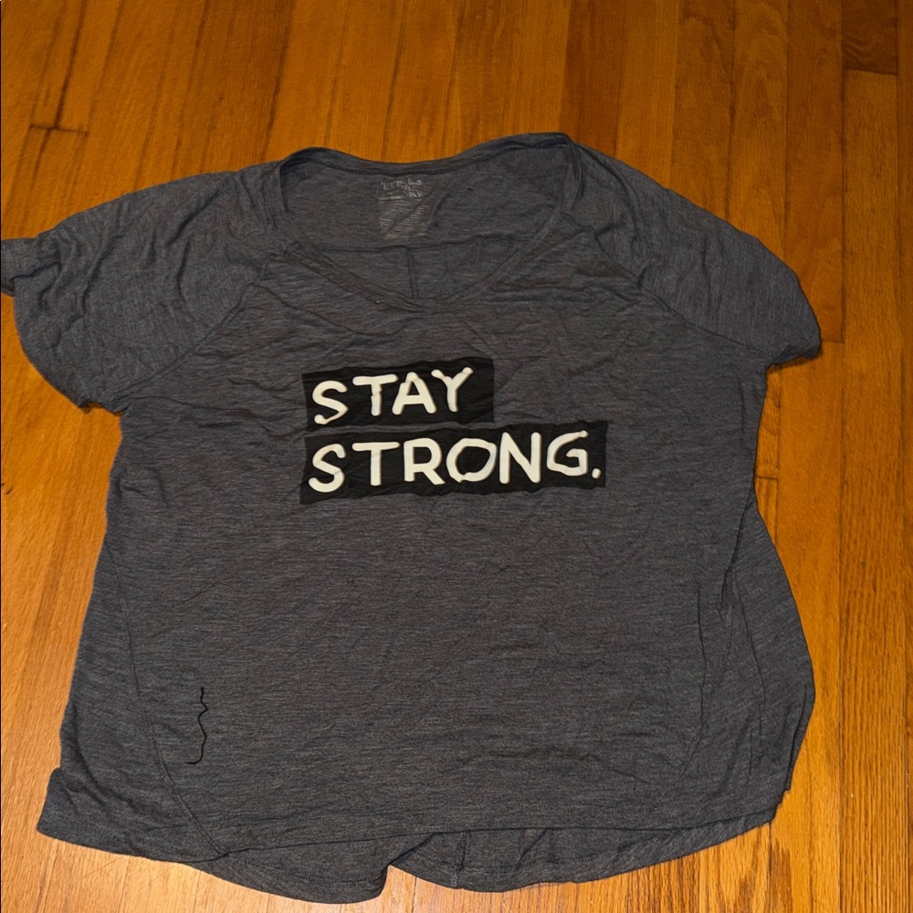 Women’s Terra & Sky Plus size 2XL Stay Strong Gray Graphic Tee